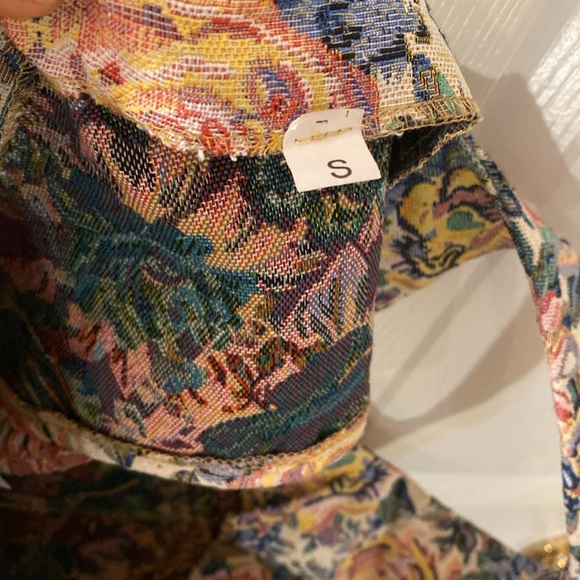 Floral Tapestry Crop Top - Picture 9 of 10